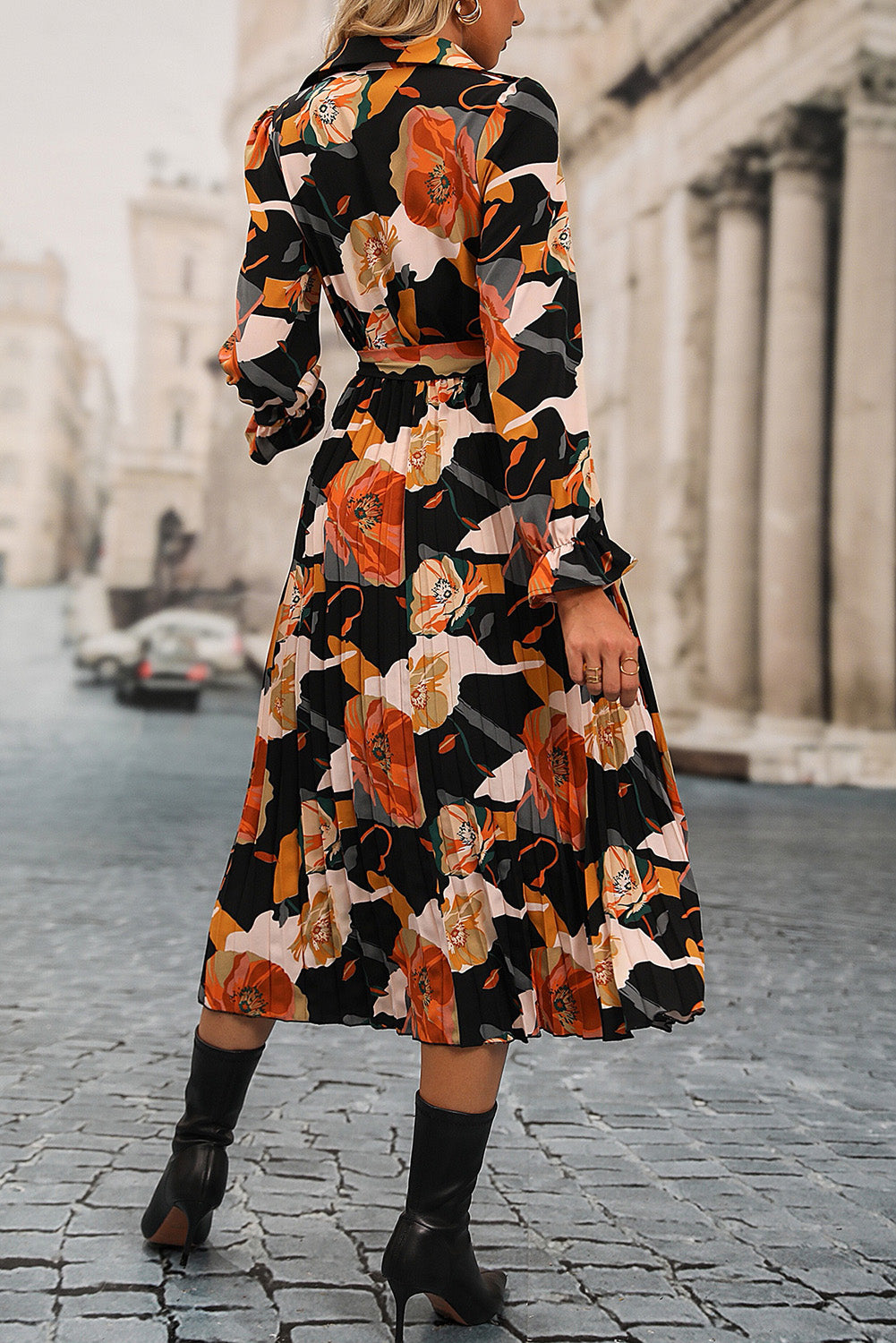 Black dress with outlet multicolor pleats